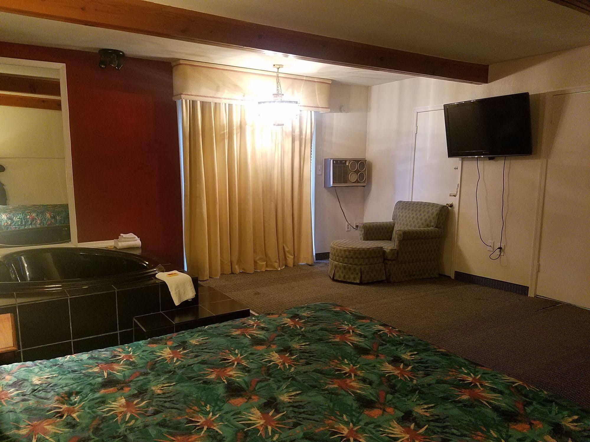 Maplehurst Motel Tunkhannock Bagian luar foto